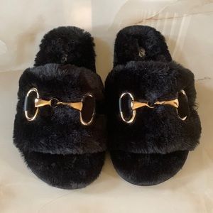Black fluffy slippers